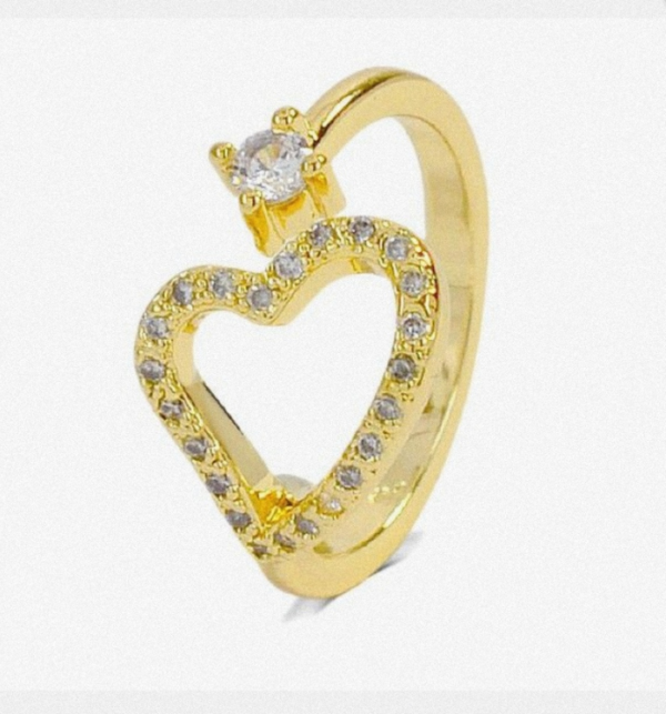 Bague cœur dorée avec zircons.