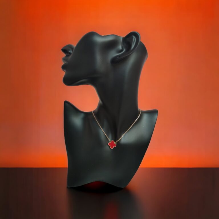 Collier trèfle  rouge