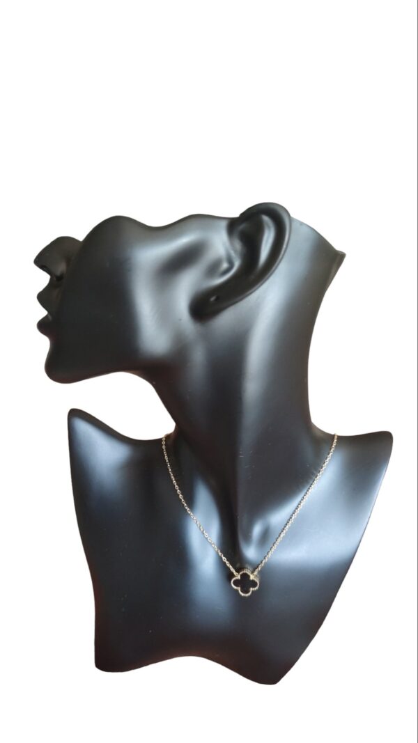 Collier trèfle noir